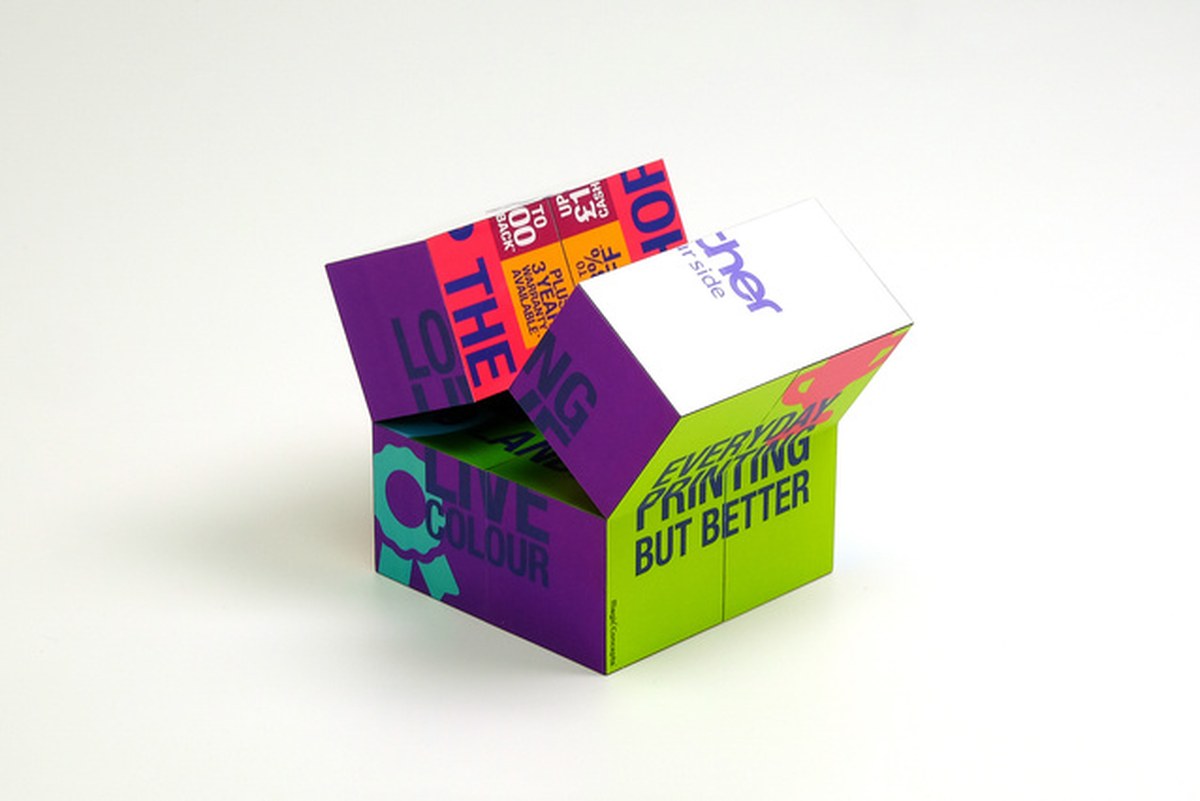 Magic Cube® Brother ouvert révélant les faces intérieures imprimées en quadrichromie
